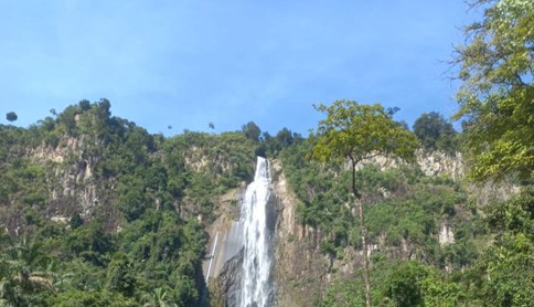 Jelajah Air Terjun Tertinggi di Indonesia: Belajar dan Berpetualang di Ponot